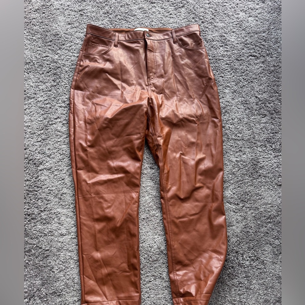 Abercrombie Brown, leather pants curve